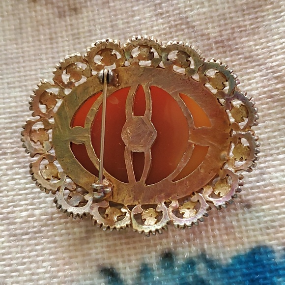 Vintage Cameo Brooch - Picture 2 of 16
